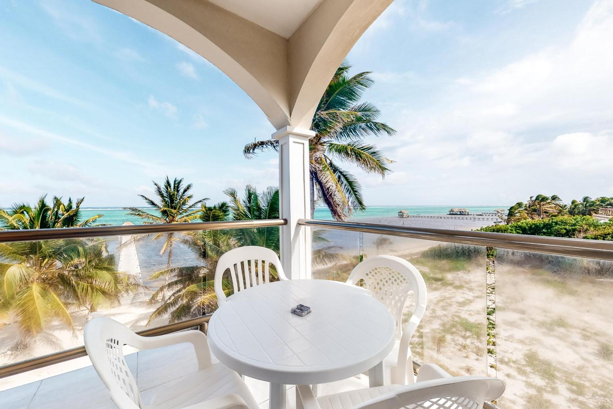 Blue Water Beach Villas San Pedro  Szoba fotó