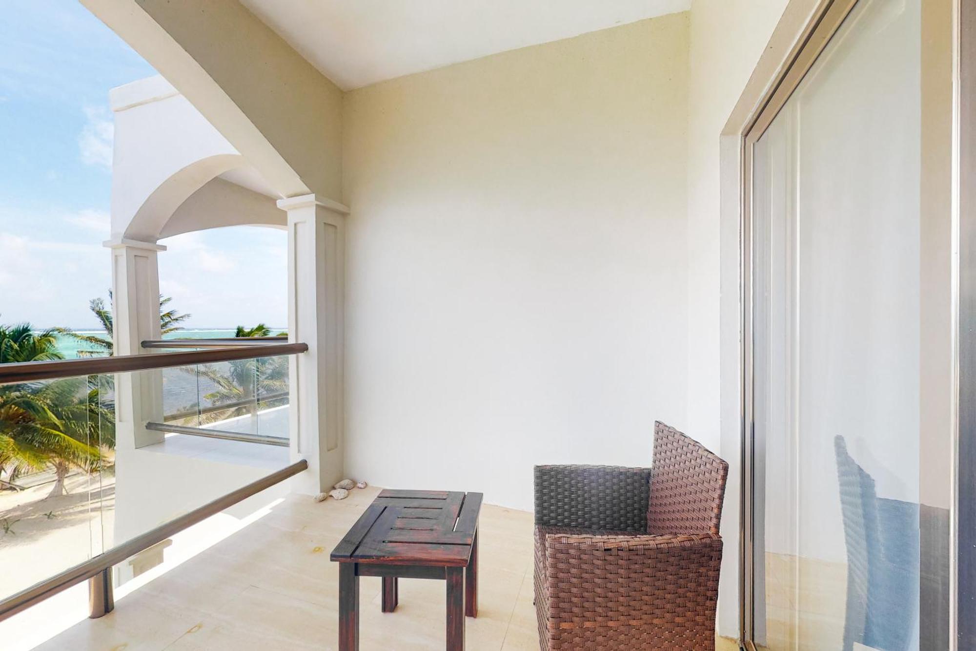 Blue Water Beach Villas San Pedro  Szoba fotó