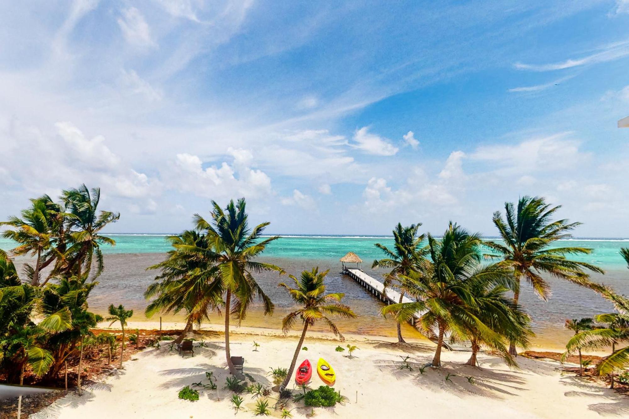 Blue Water Beach Villas San Pedro  Szoba fotó