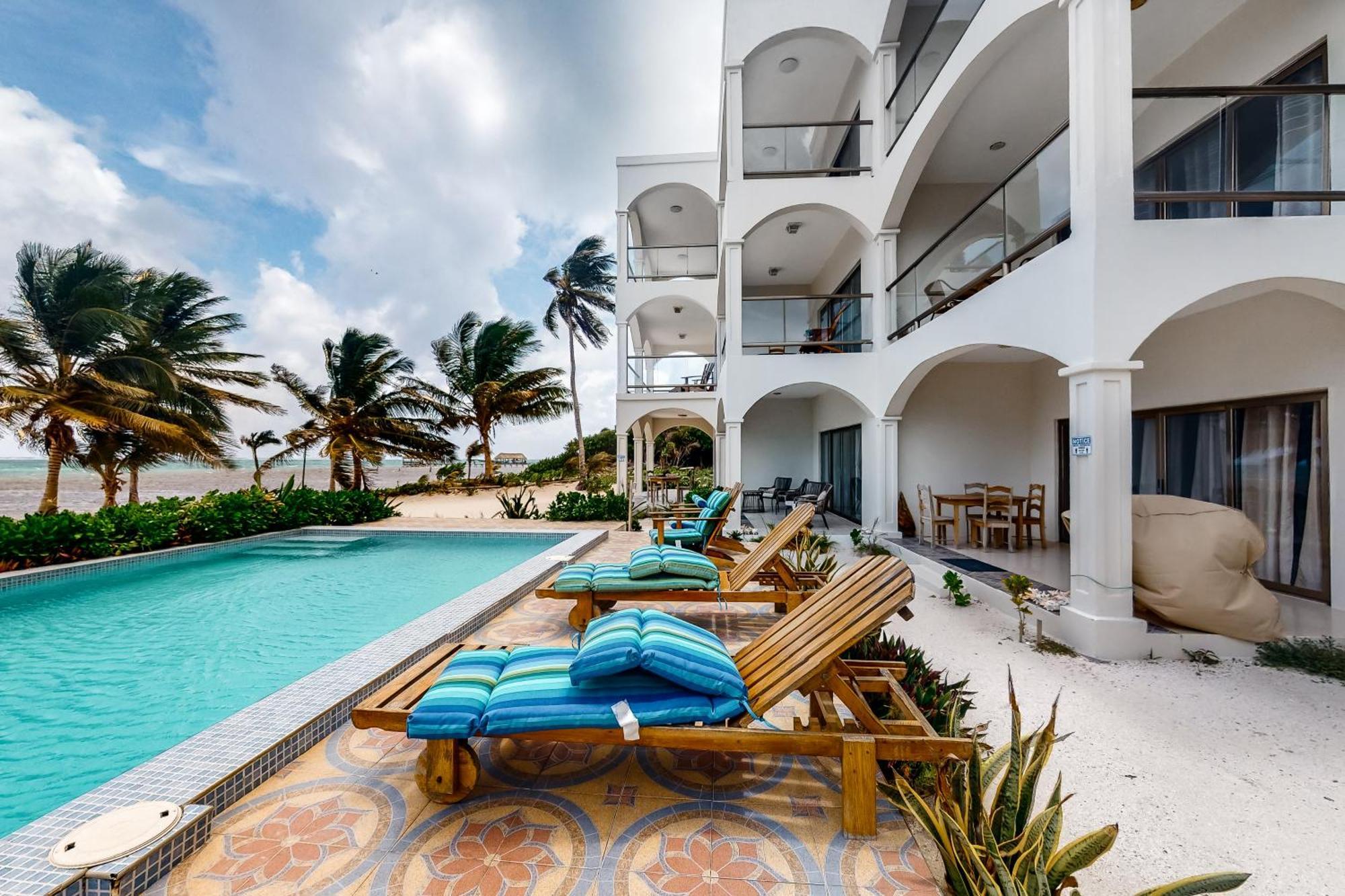 Blue Water Beach Villas San Pedro  Szoba fotó