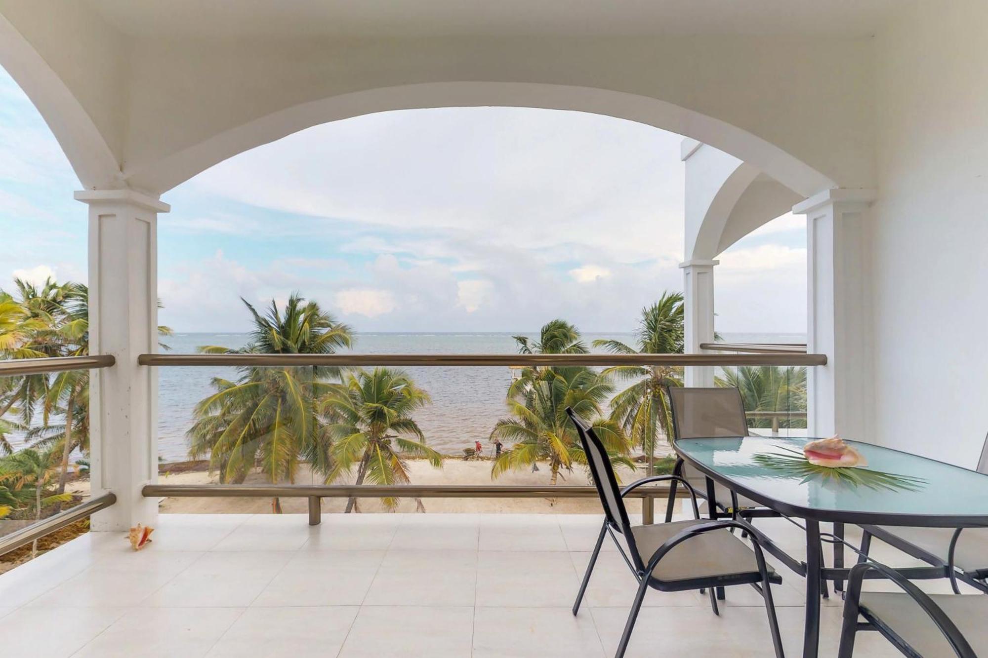 Blue Water Beach Villas San Pedro  Szoba fotó